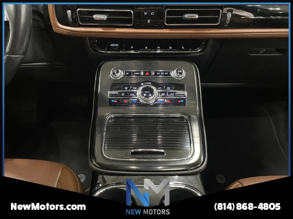 Used 2022 Black Metallic Lincoln Reserve image 11
