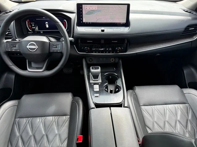 Used 2025 Gold Nissan Platinum image 22