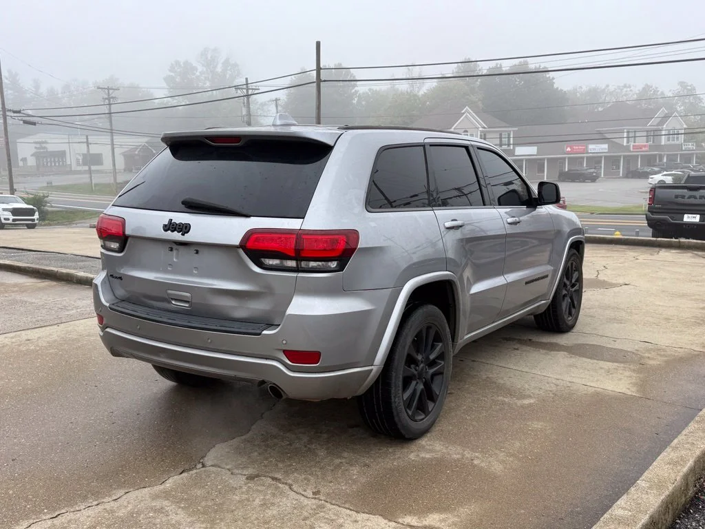 Used 2018 Silver Jeep Altitude image 6