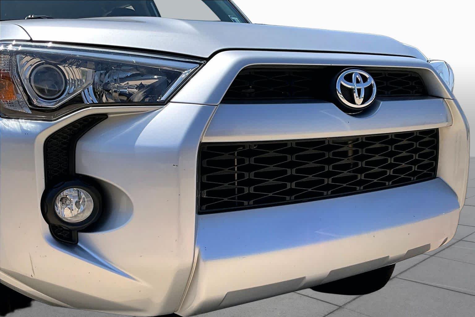 Used 2019 Classic Silver Metallic Toyota SR5 image 29