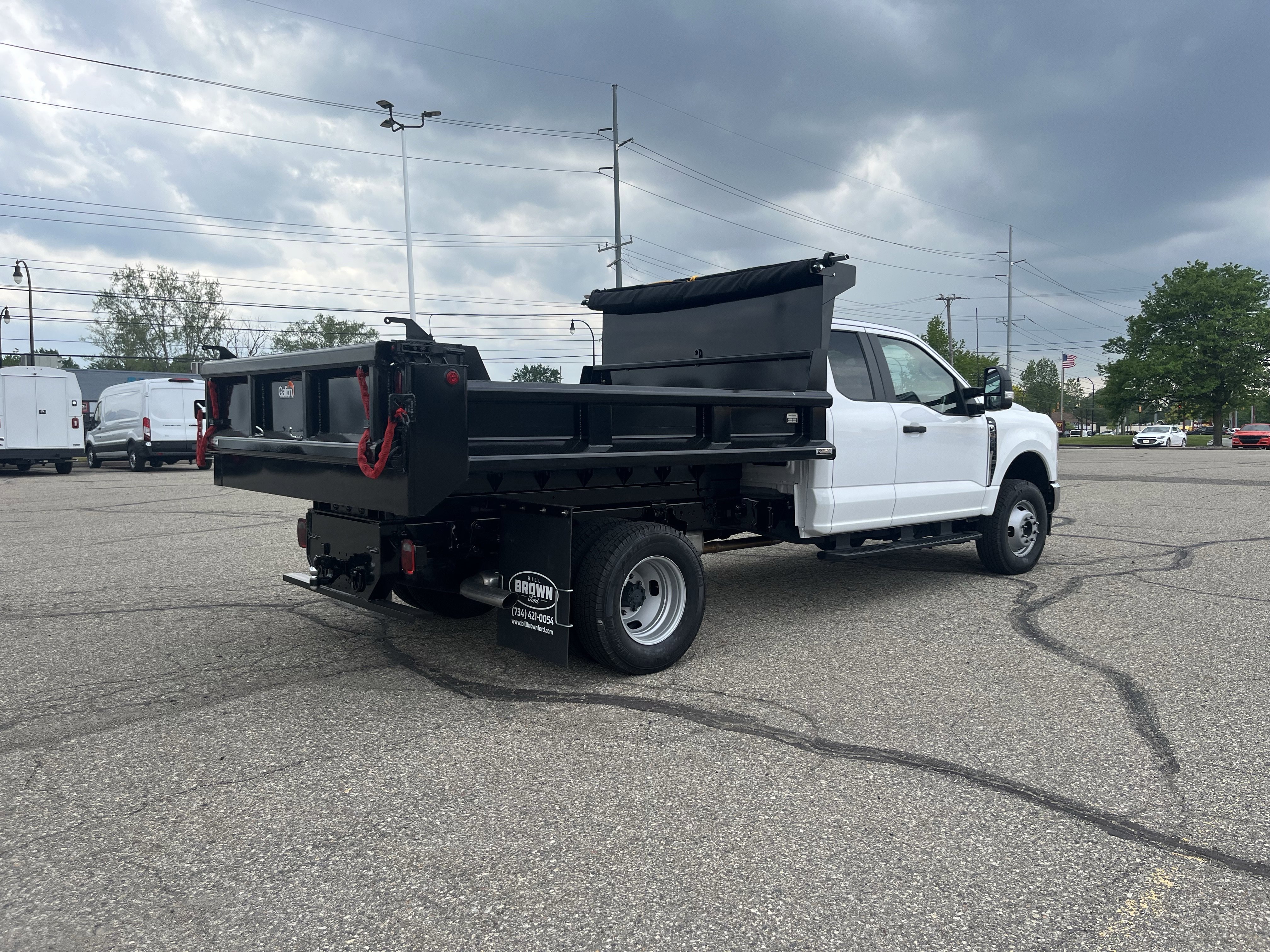 New 2026 Oxford White Ford XL image 6