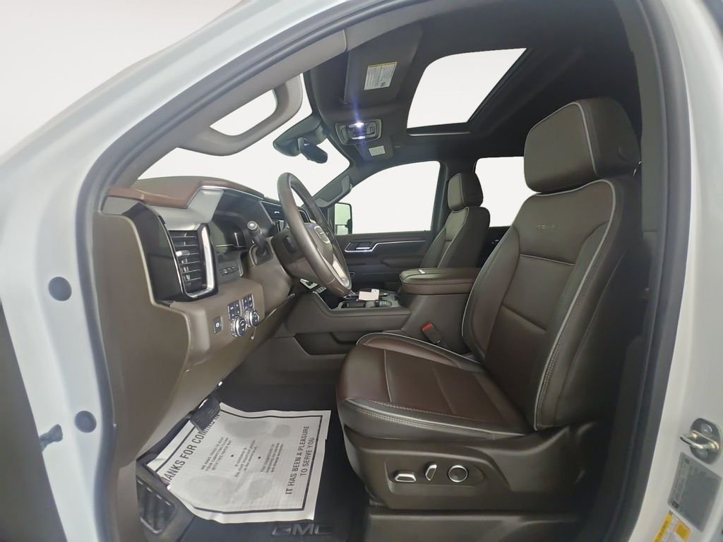 Used 2024 White GMC Denali image 10
