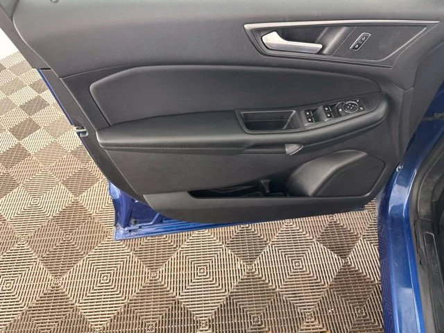 Used 2020 Blue Ford SE image 24