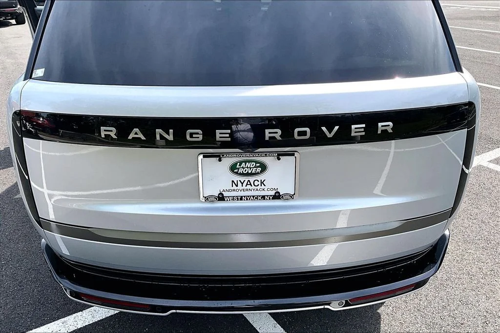 Certified Used 2023 Gray Land Rover SE image 34