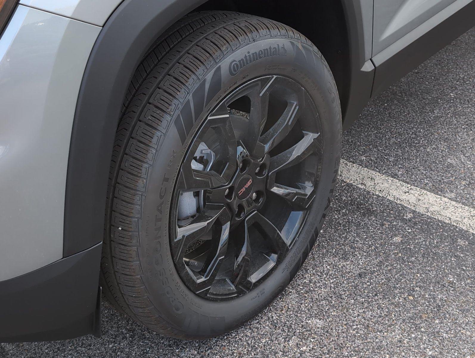 New 2026 Sterling Metallic GMC Elevation image 32