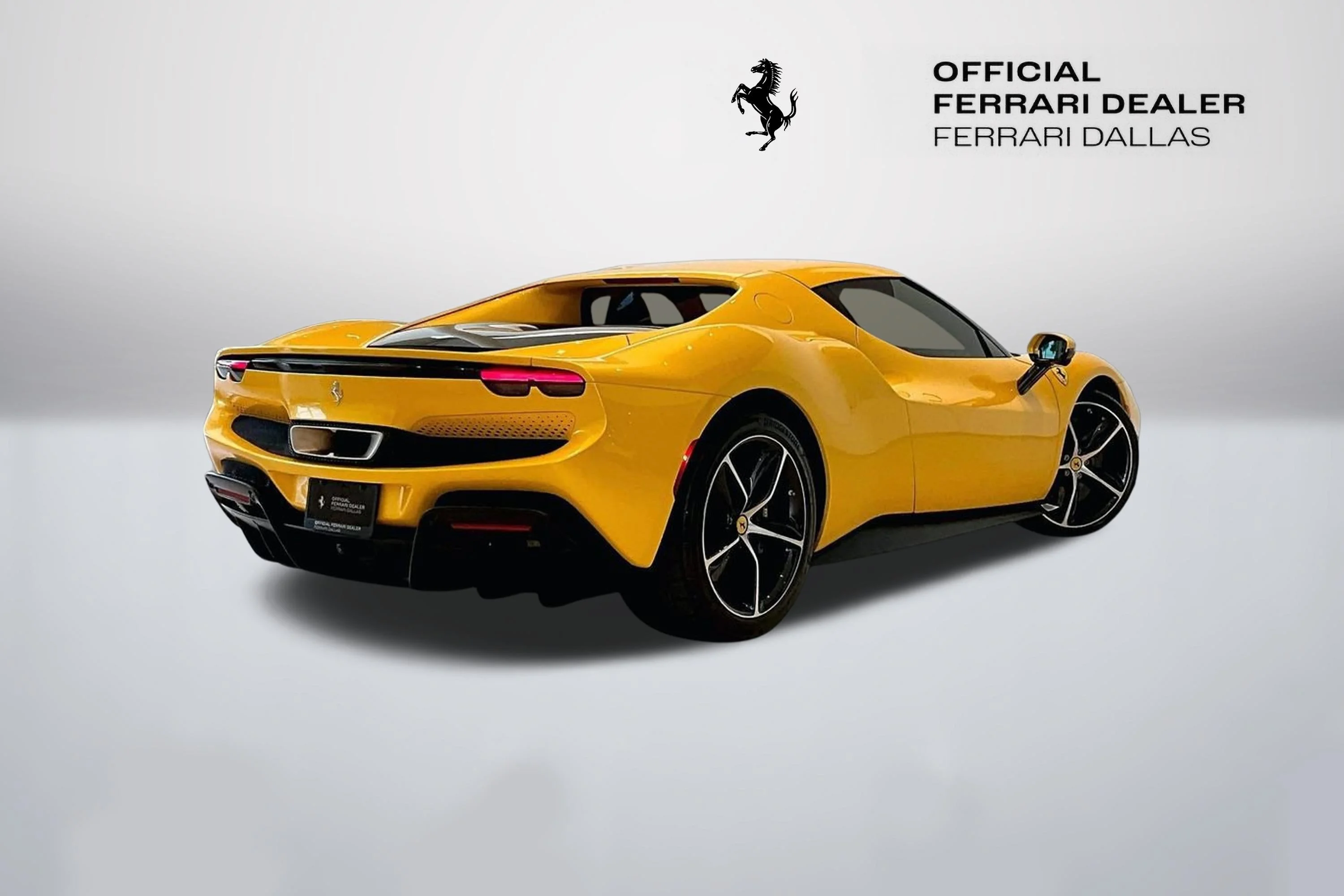 Used 2023 Giallo Triplo Strato Ferrari  image 7