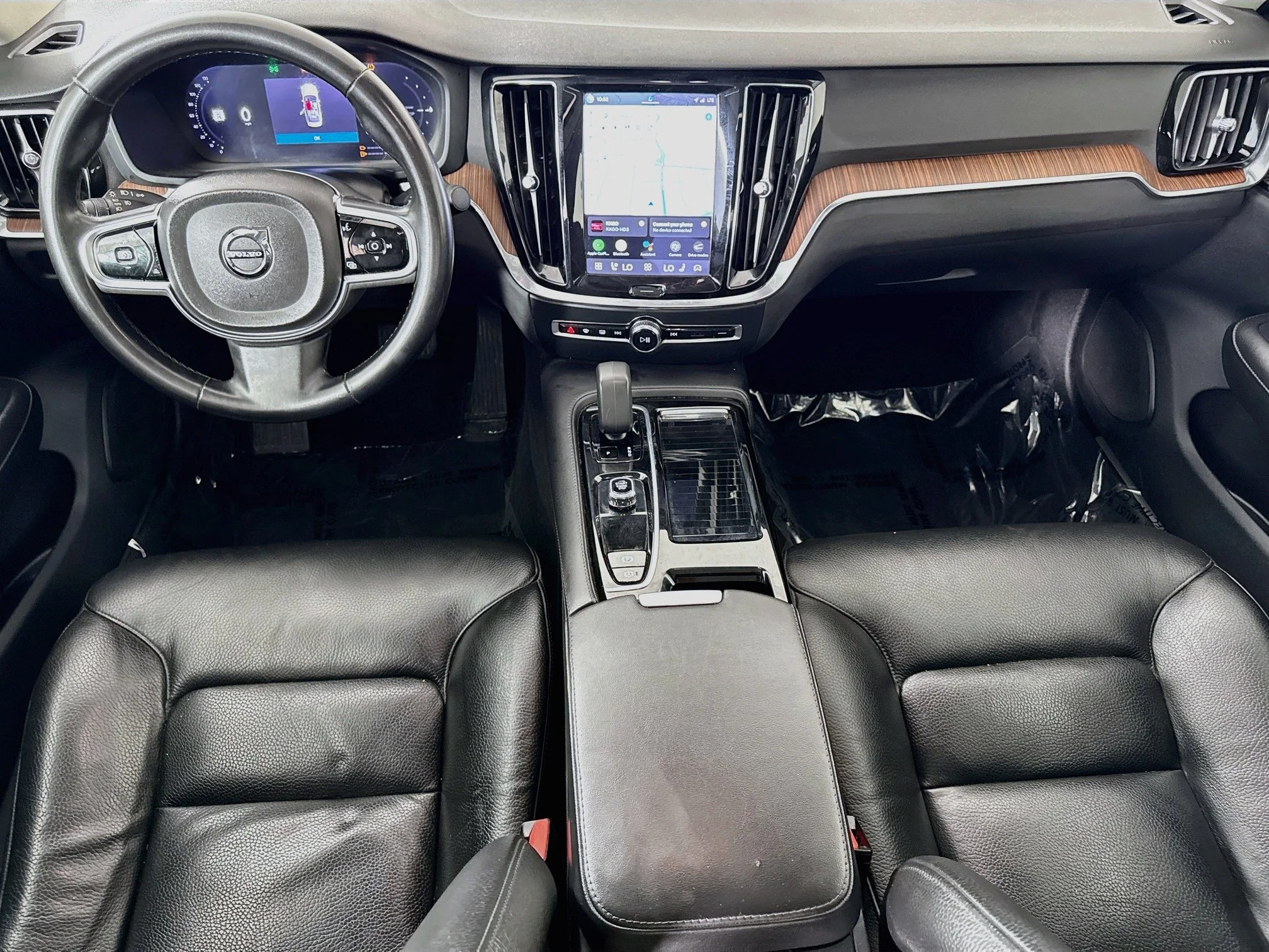 Used 2024 White Volvo Plus Dark Theme image 25