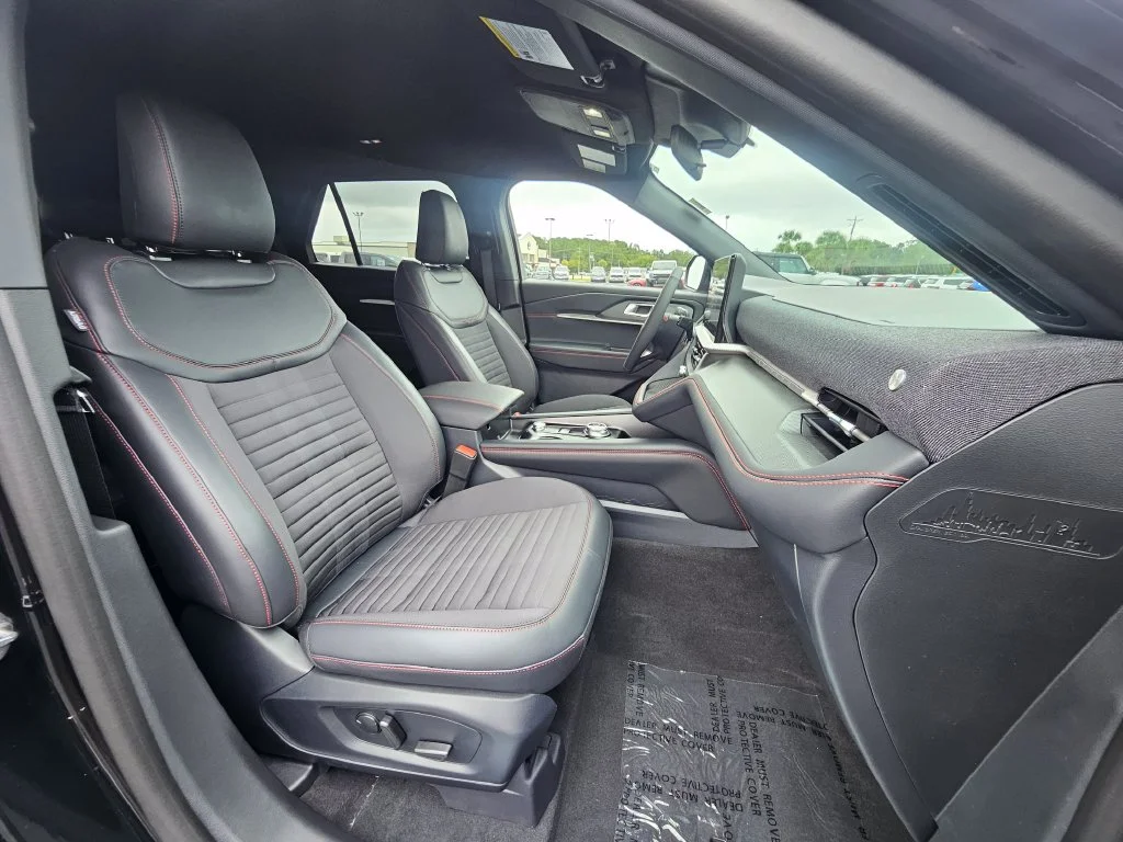 New 2027 Agate Black Metallic Ford ST-Line image 27