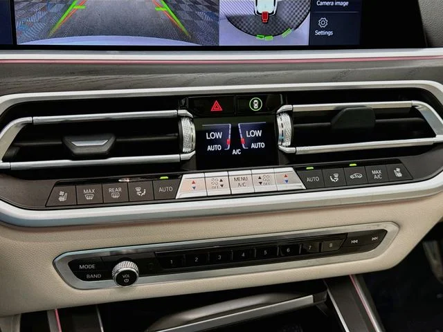 Used 2022 White BMW xDrive40i image 16