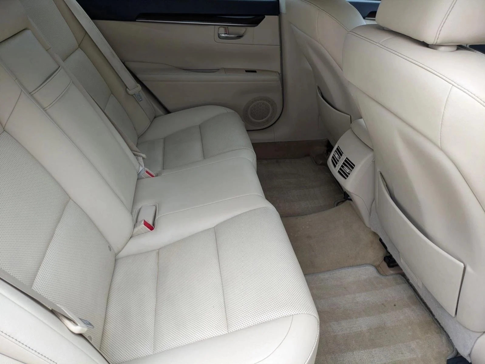 Used 2014 Starfire Pearl Lexus  image 18