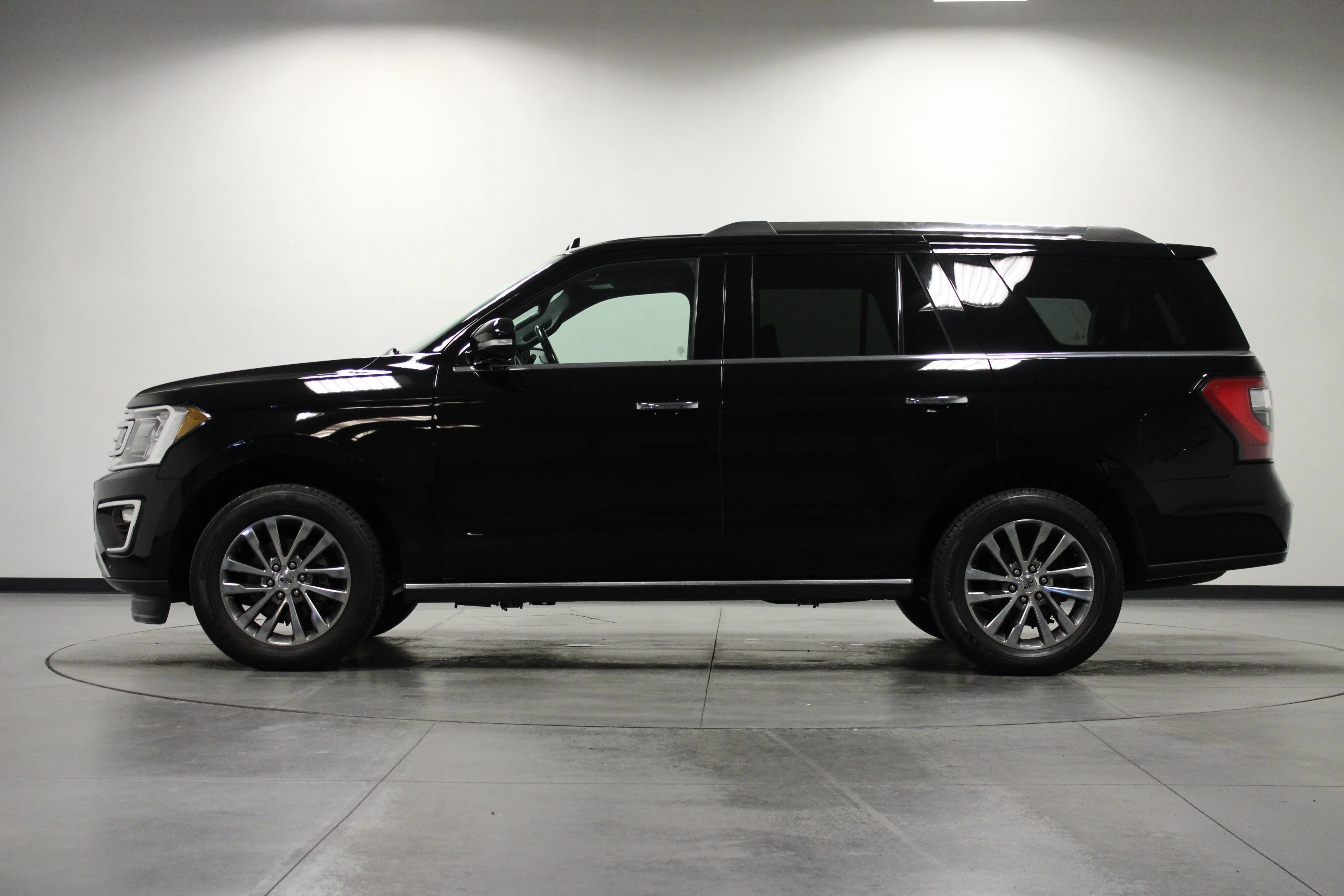 Used 2018 Shadow Black Ford Limited image 7