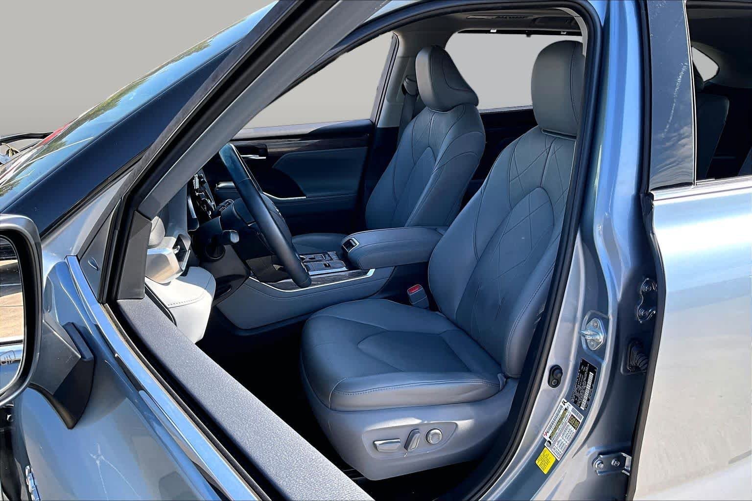 Used 2021 Moon Dust Toyota Hybrid Platinum image 7