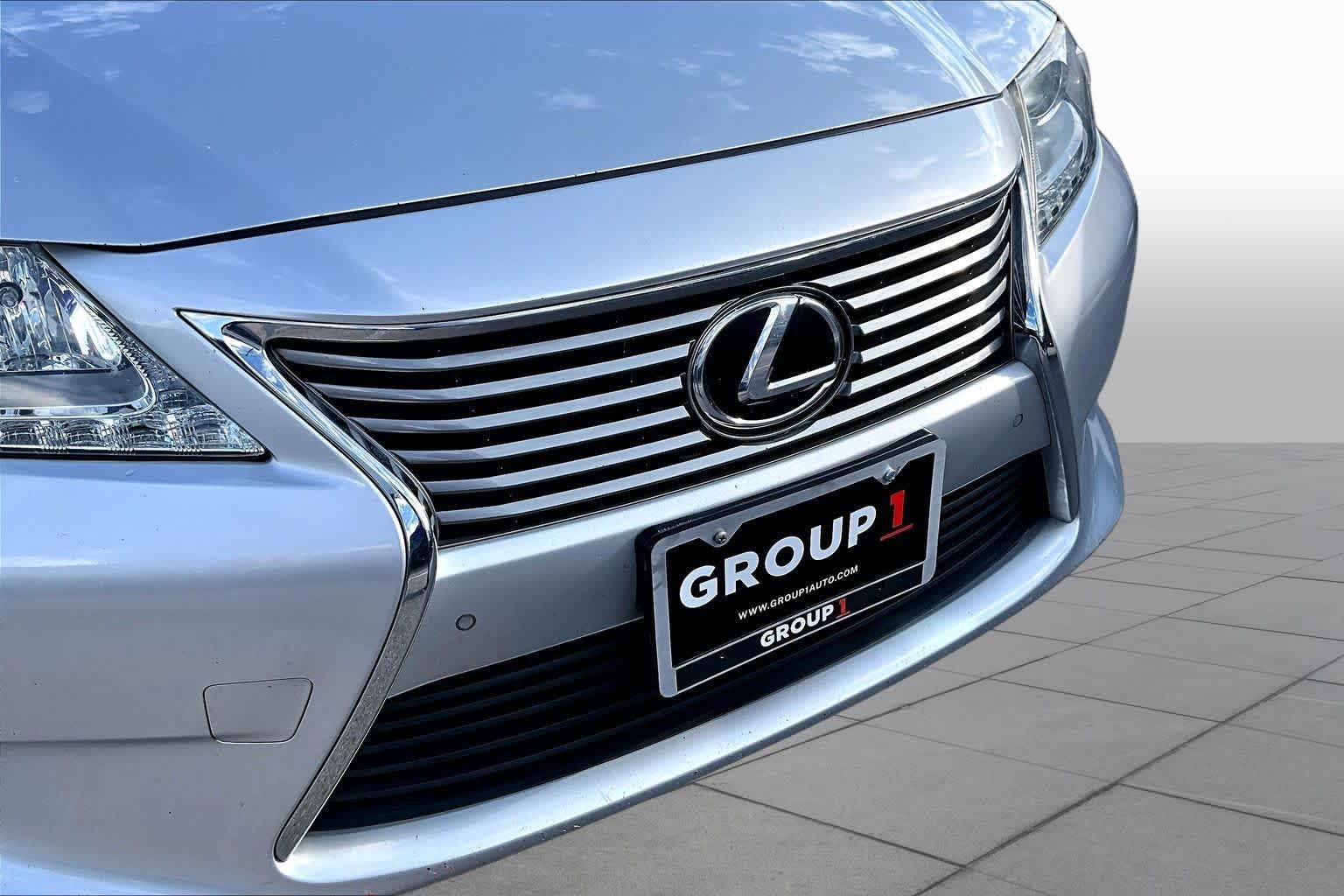 Used 2014 Silver Lining Metallic Lexus  image 30