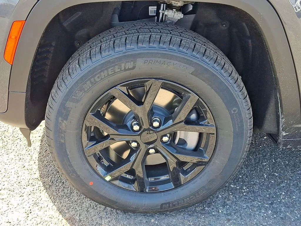New 2026 Baltic Gray Metallic Clearcoat Jeep Laredo Altitude image 19
