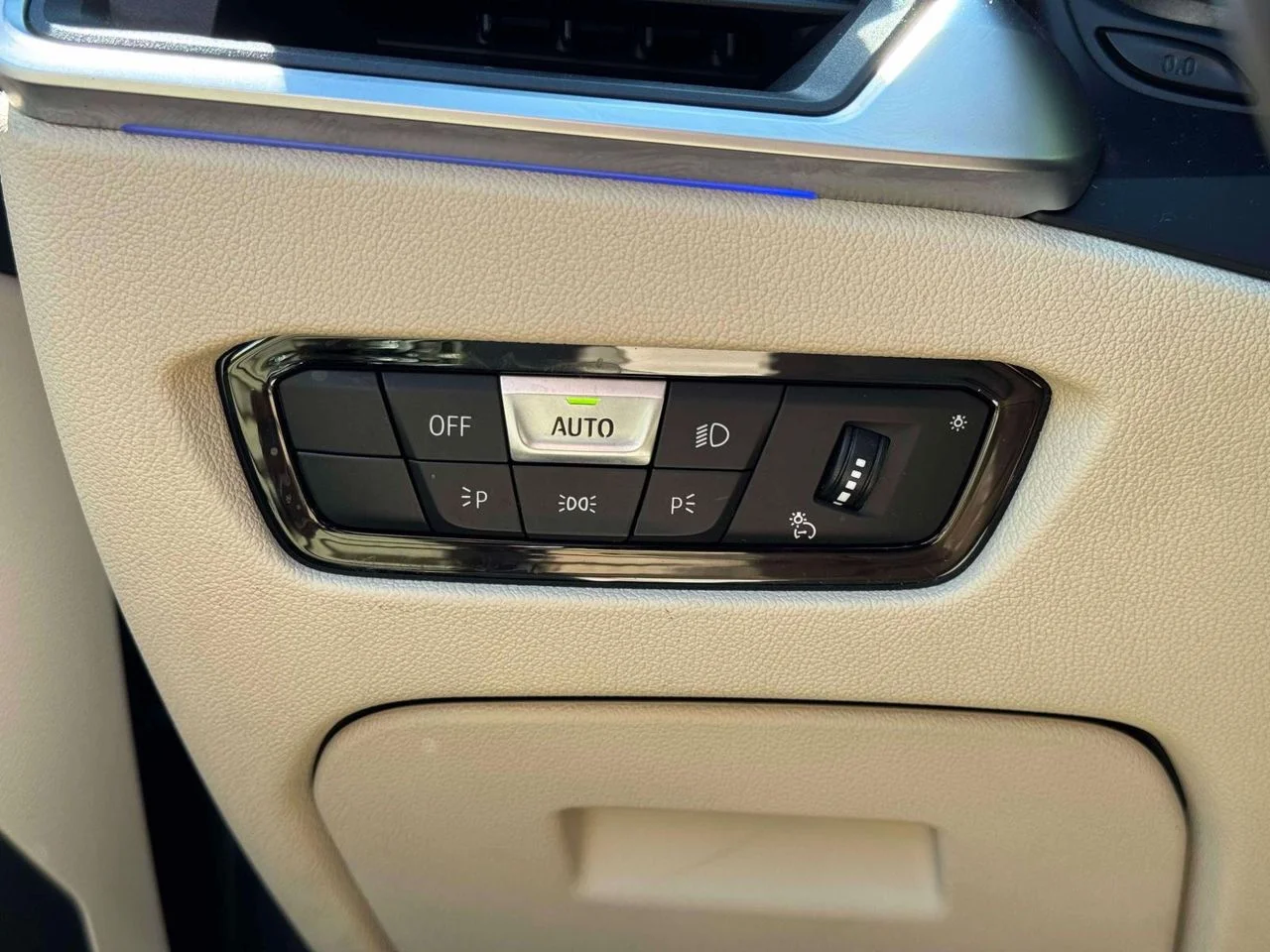 Used 2020 Jet Black BMW xDrive image 24