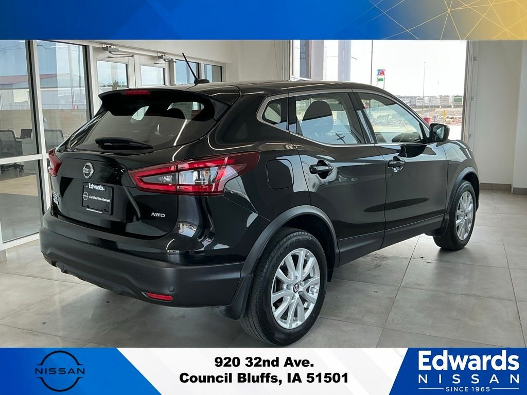 Used 2021 Black Nissan S image 7