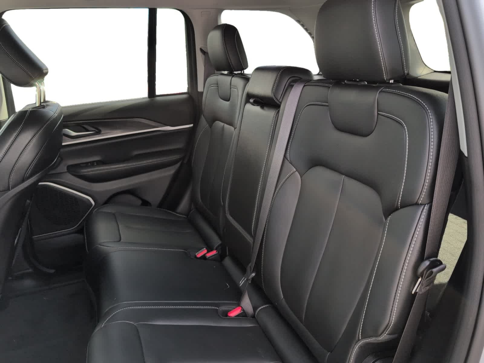 Used 2023 Silver Zynith Jeep  image 22