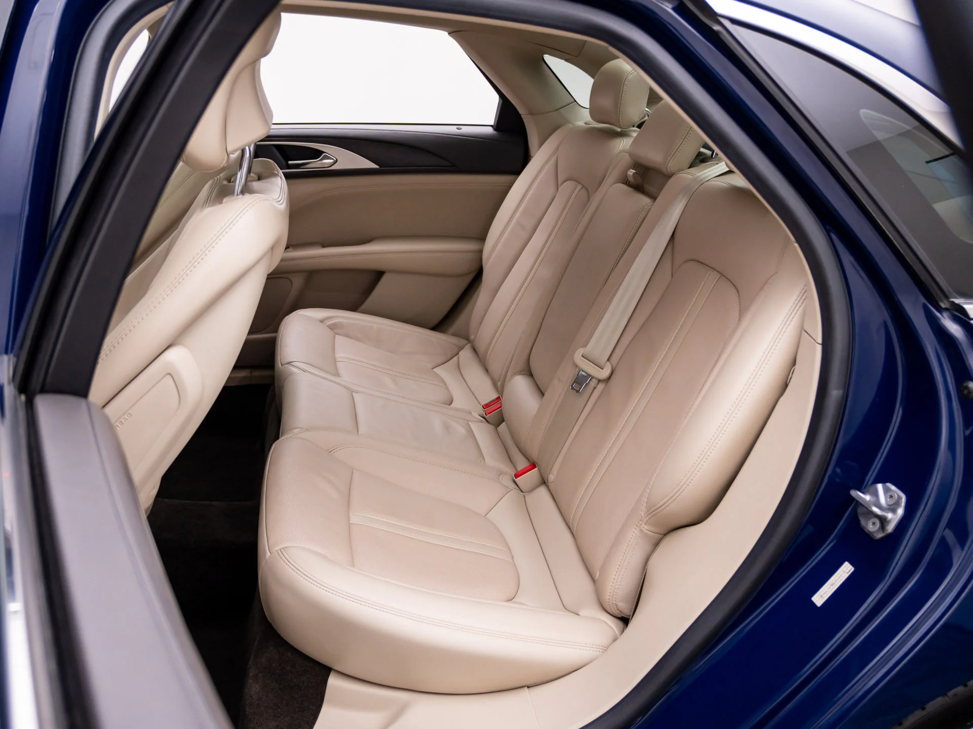 Used 2018 Blue Lincoln Reserve image 18