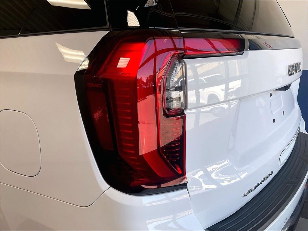 Used 2025 White GMC Elevation image 35