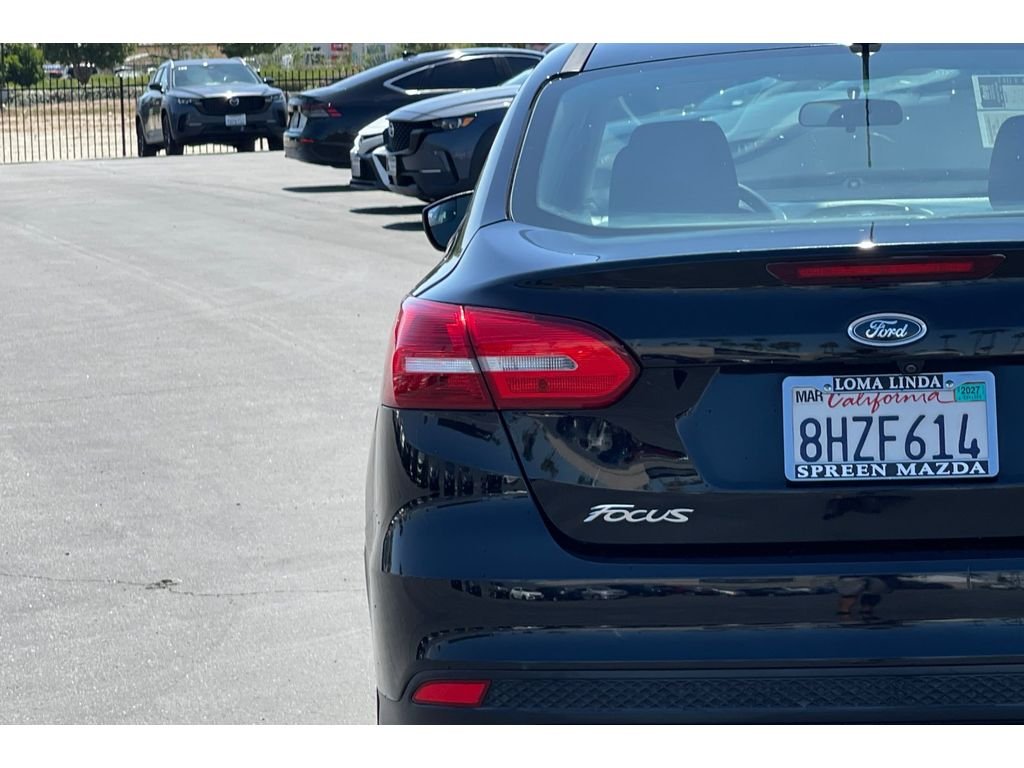Used 2018 Shadow Black Ford SE image 15