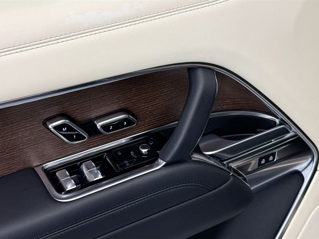 Used 2023 Carpathian Gray Premium Metallic Land Rover SE image 22