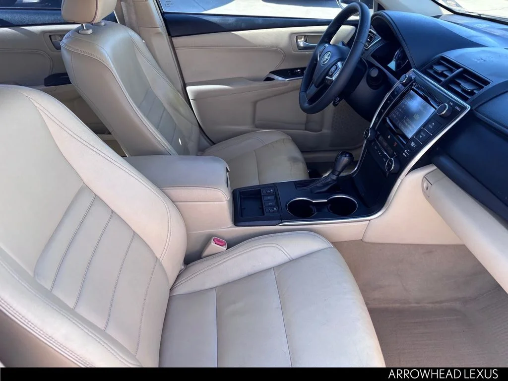 Used 2015  Toyota XLE image 12