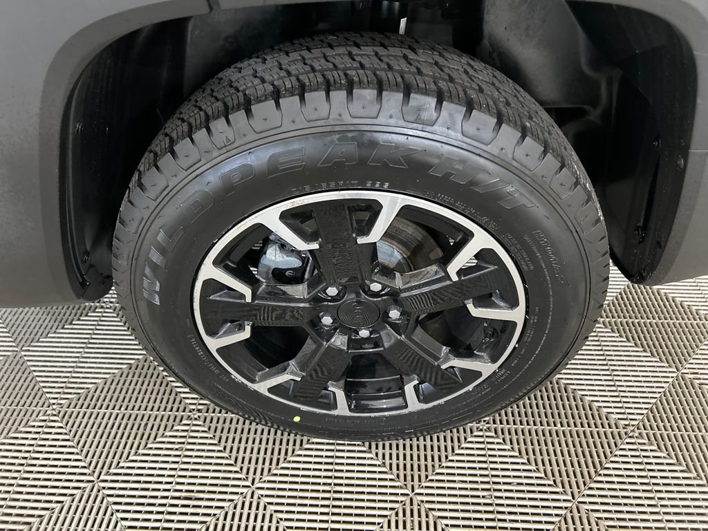 Used 2023 Black Jeep Latitude image 10