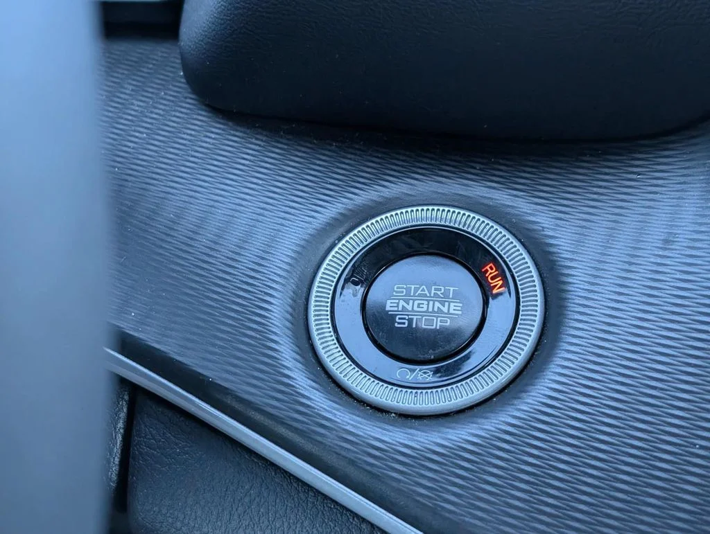 Used 2025 Silver Jeep Altitude image 21