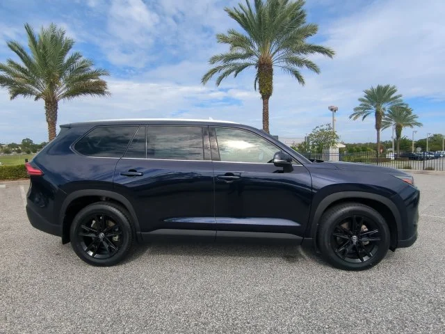 Certified Used 2024  Toyota Platinum image 3