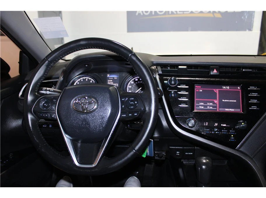 Used 2018 Black Toyota SE Sedan 4D image 31