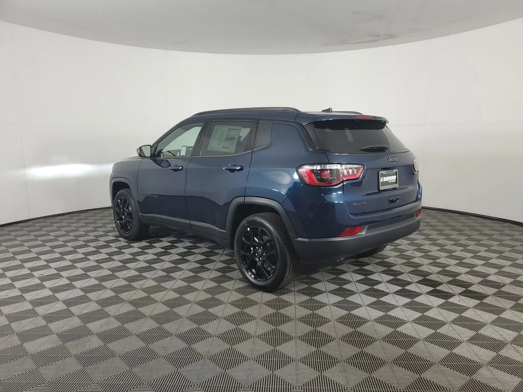 New 2026 Fathom Blue Pearl-Coat Exterior Paint Jeep Latitude image 6
