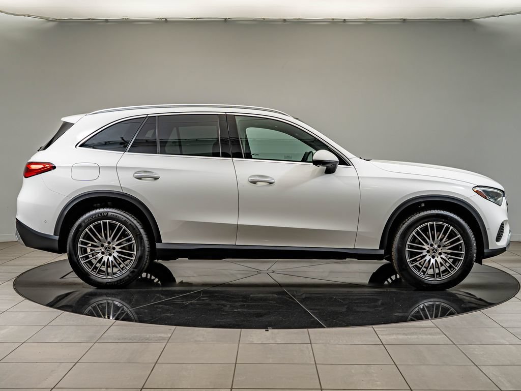 New 2027 Polar White Mercedes-Benz GLC 300 image 4
