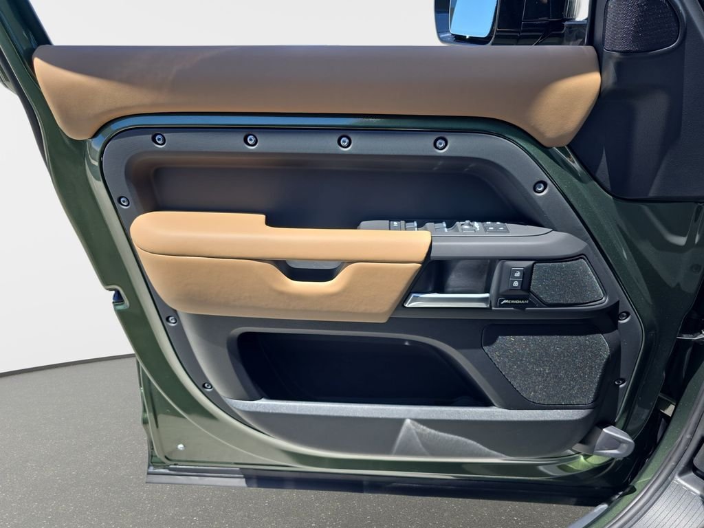 New 2026 Woolstone Green LAND ROVER S image 28