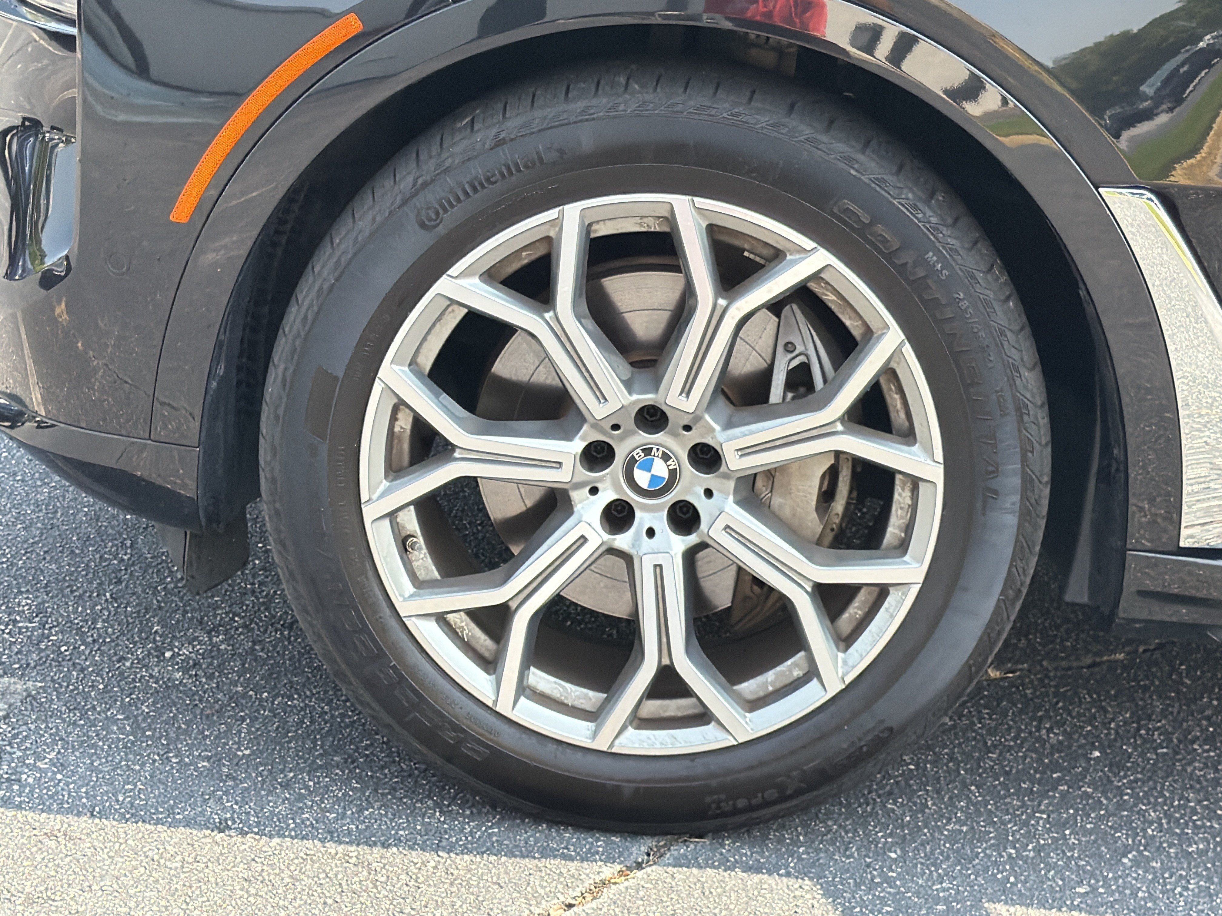 Used 2025 Black Sapphire Metallic BMW xDrive40i image 35