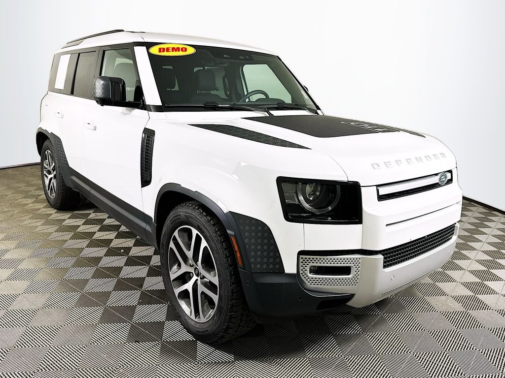 Certified Used 2025 Fuji White Land Rover S image 3