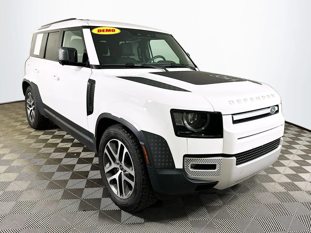 Certified Used 2025 Fuji White Land Rover S image 3