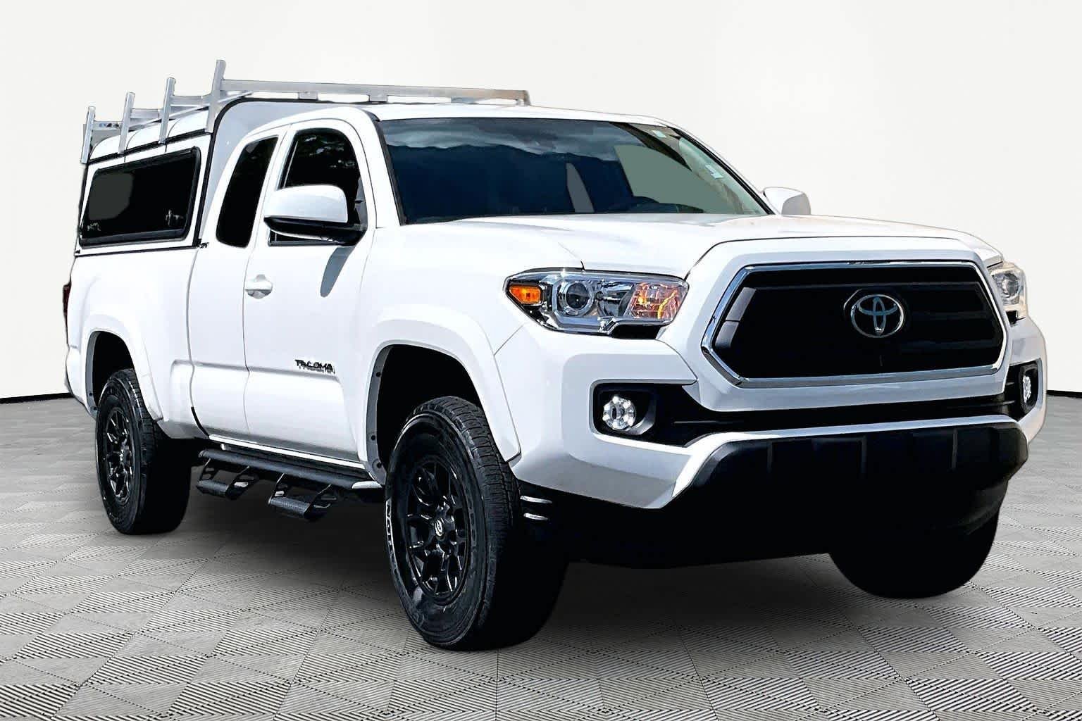 Used 2021 Super White Toyota SR5 image 3