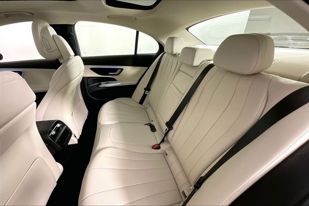2026 Mercedes-Benz E-Class E350 - Photo 18