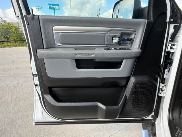 Used 2018 Bright White Clearcoat Ram SLT image 21