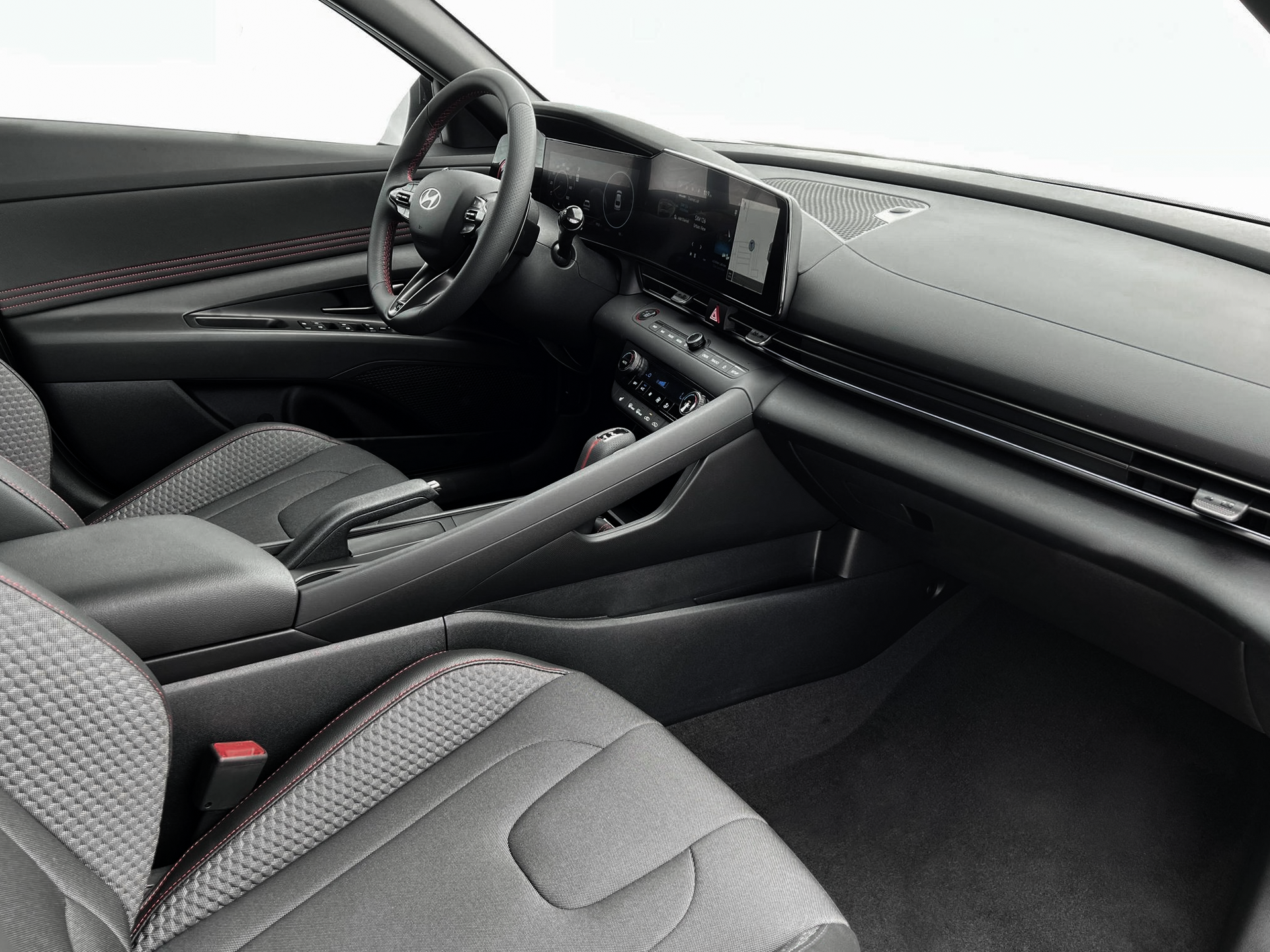 2025 Hyundai Elantra N Line - Photo 15