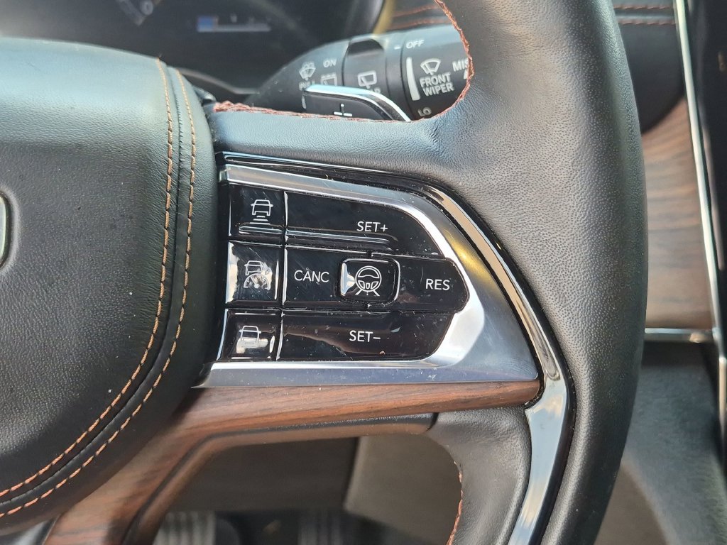 Used 2024 Silver Jeep Summit image 24