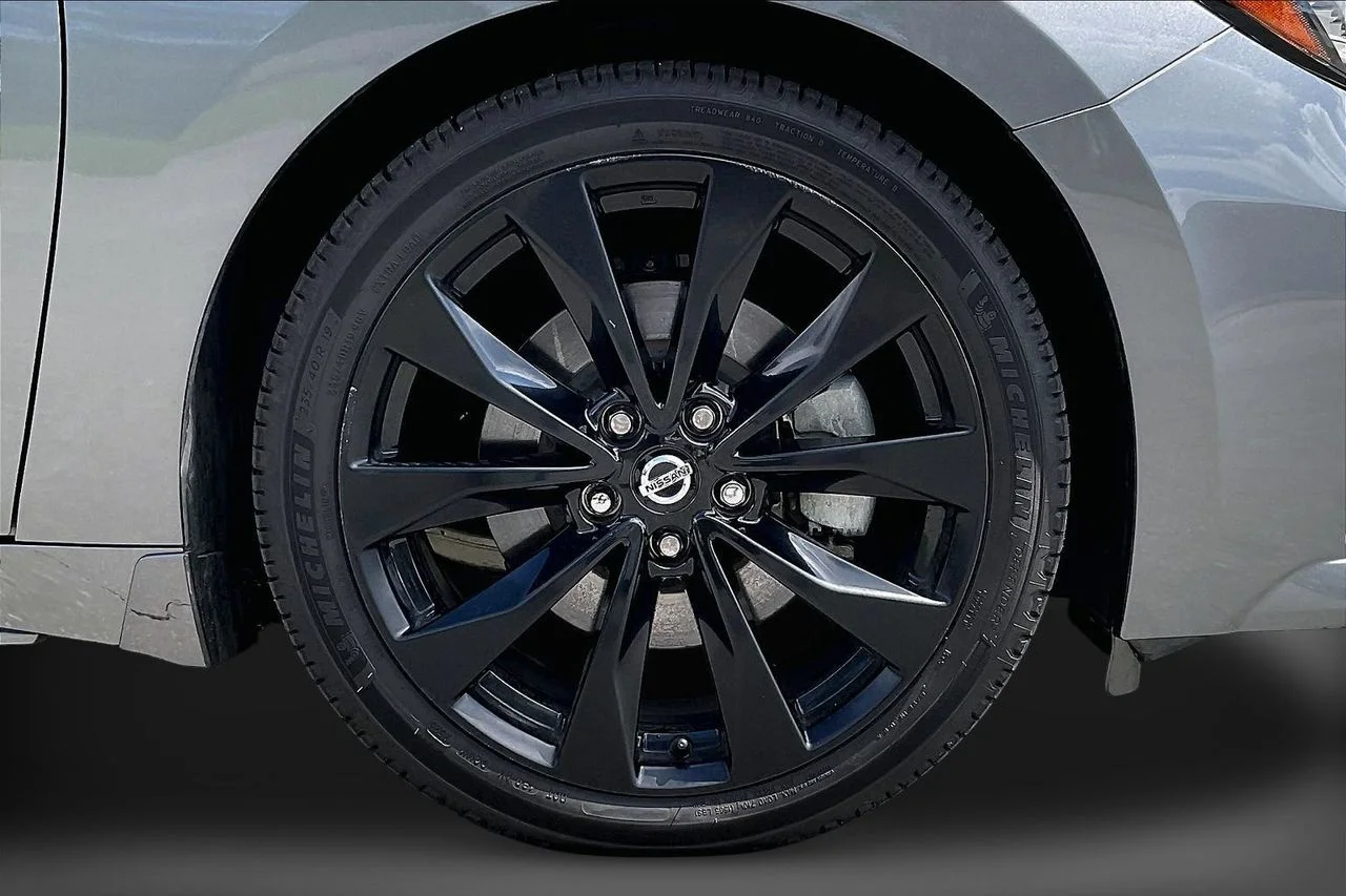 Certified Used 2021 Gray Nissan SR image 34