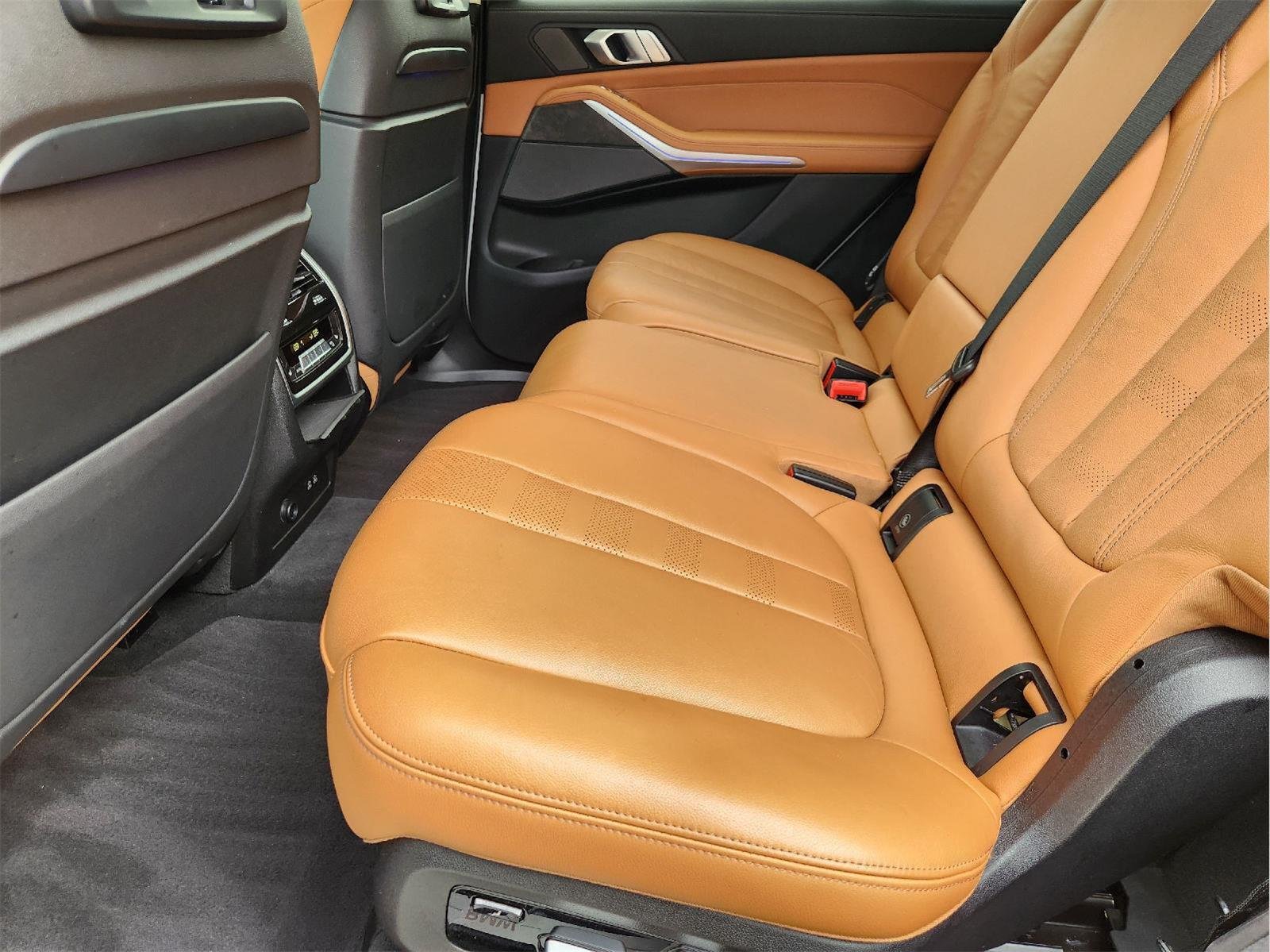 2021 BMW X7 photo 31 of 35