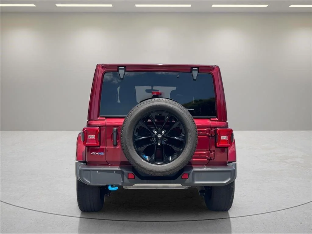Used 2022 Snazzberry Pearlcoat Jeep Unlimited Sahara image 4
