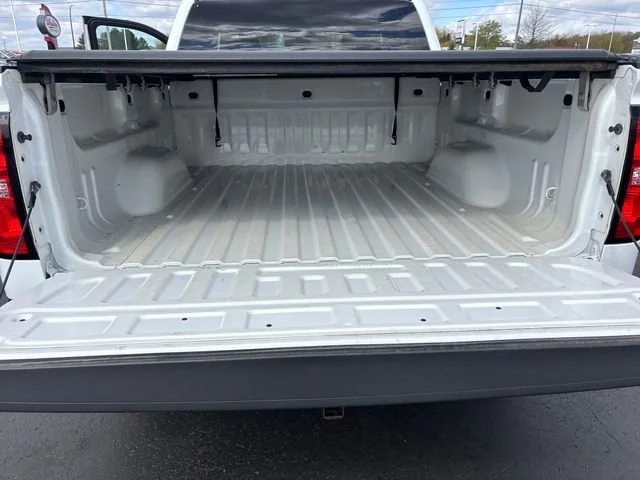 Used 2018 SUMMIT WHITE Chevrolet LT image 26