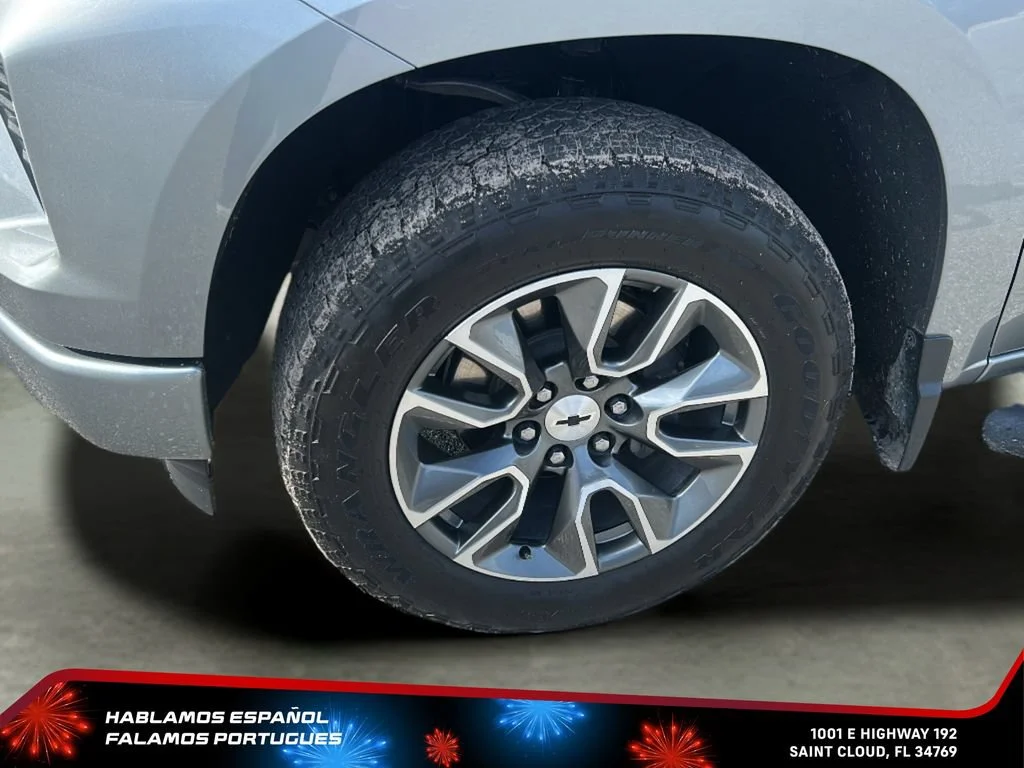Used 2025 Sterling Gray Metallic Chevrolet RST image 33
