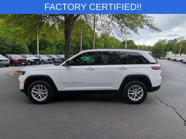 Used 2025 White/off-white Jeep Laredo X image 2