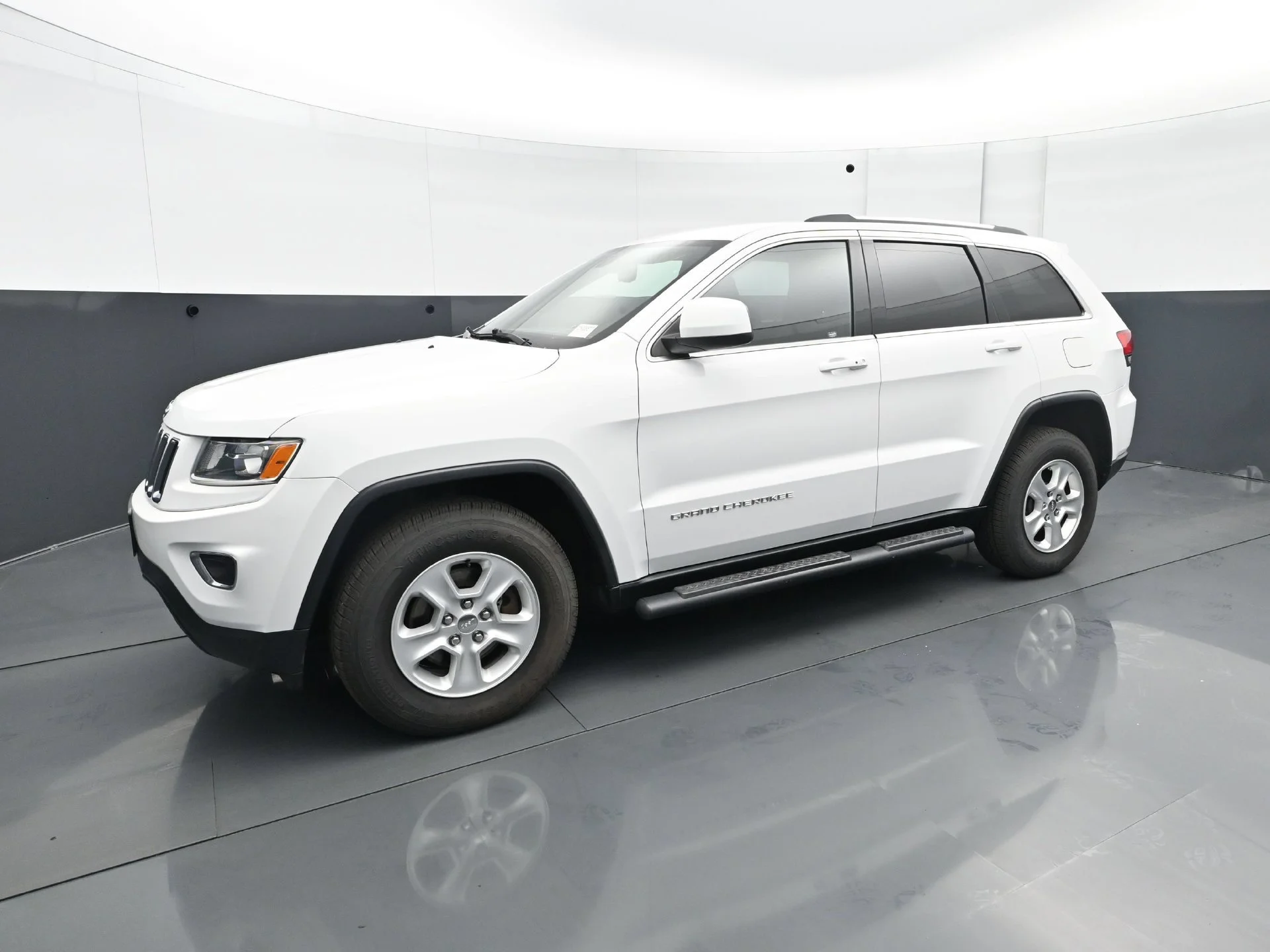 Used 2015 Jeep Grand Cherokee Laredo E with VIN 1C4RJFAG7FC905832 for sale in Minneapolis, Minnesota