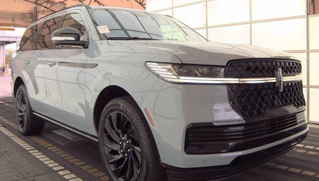 2025 Lincoln Navigator Reserve 4WD's photo