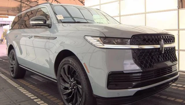 2025 Lincoln Navigator Reserve 4WD's photo
